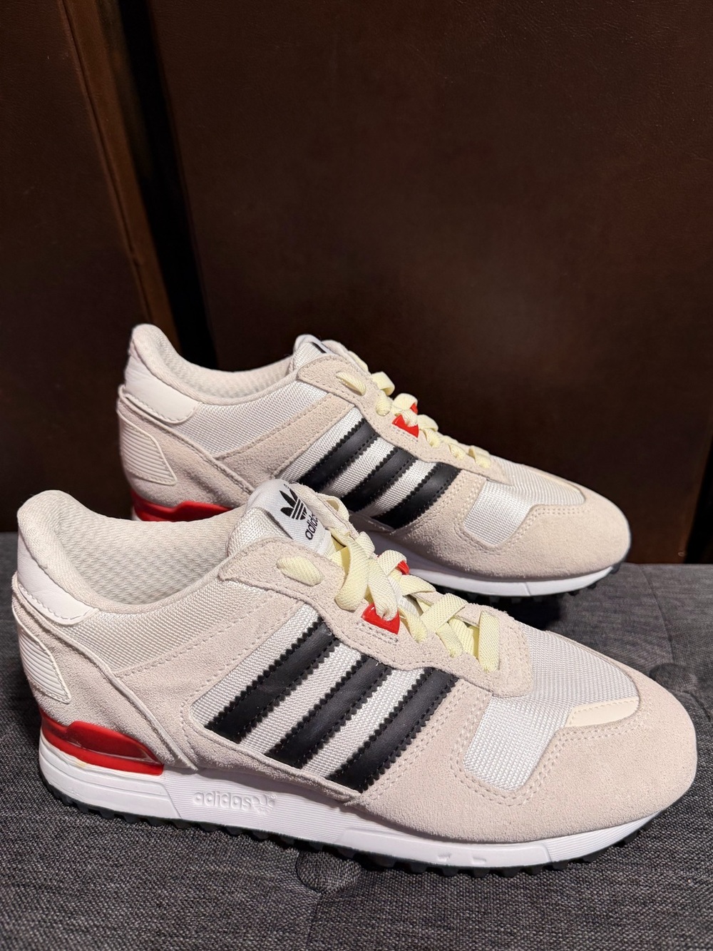 Adidas Originals ZX 700 Cream Black Red Running Sneakers Size7